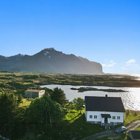 Ferienhaus Soulful And Unique By Shore In Lofoten