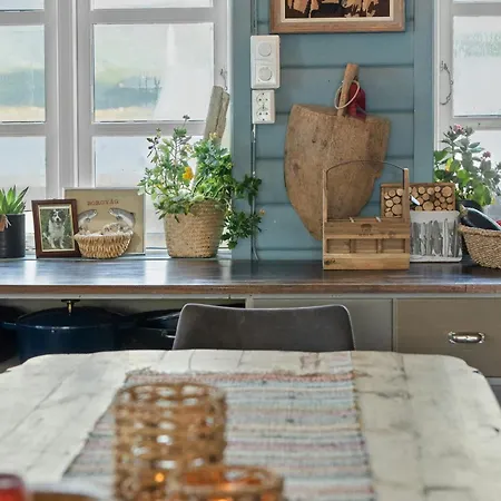 Soulful And Unique By Shore In Lofoten Ferienhaus Bostad