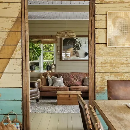 Ferienhaus Soulful And Unique By Shore In Lofoten Bostad