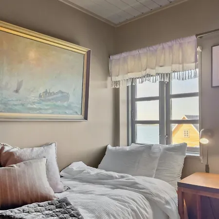 Soulful And Unique By Shore In Lofoten Ferienhaus