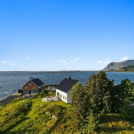 Ferienhaus Soulful And Unique By Shore In Lofoten Bostad