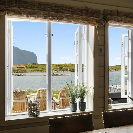 Ferienhaus Soulful And Unique By Shore In Lofoten